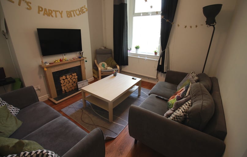 Cathays, Plasnewydd, Cardiff - Image 1