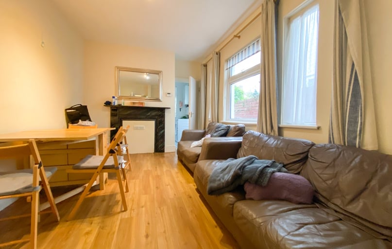 Roath, Cathays, Cardiff - Image 1