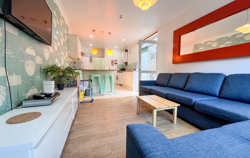 Roath, Plasnewydd, Cardiff - Image 1