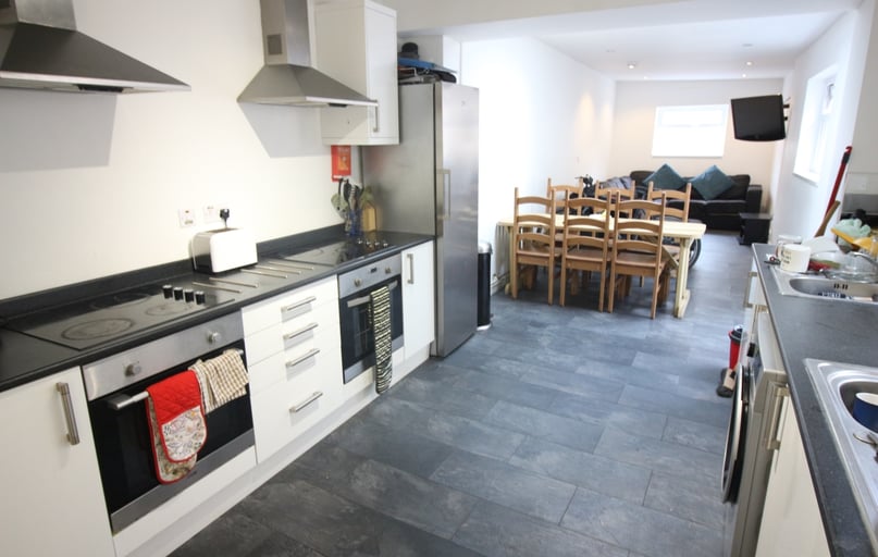 Roath, Plasnewydd, Cardiff - Image 1
