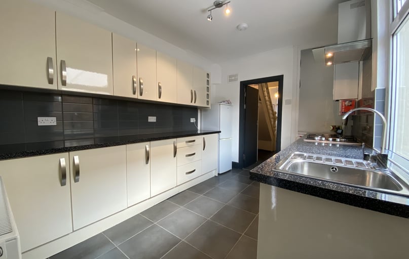 Roath, Plasnewydd, Cardiff - Image 1