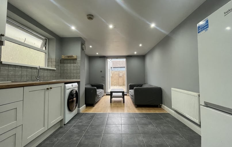 Cathays, Cardiff - Image 1