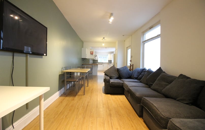 Cathays, Plasnewydd, Cardiff - Image 1