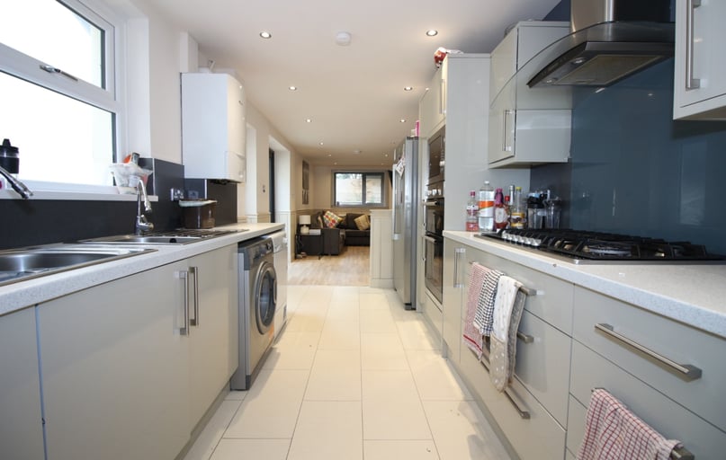 Cathays, Plasnewydd, Cardiff - Image 1