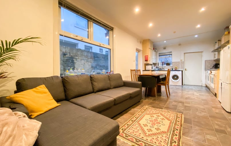 Roath, Plasnewydd, Cardiff - Image 1