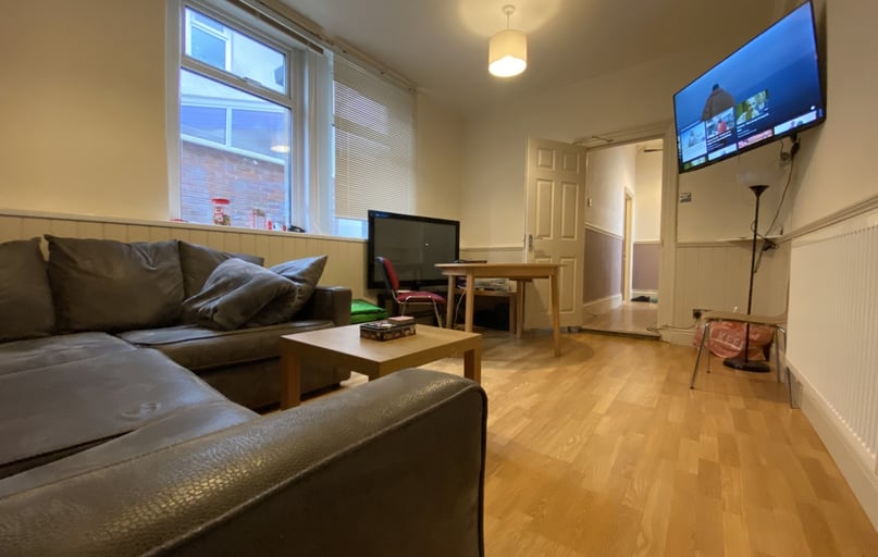 Roath, Cathays, Cardiff - Image 1