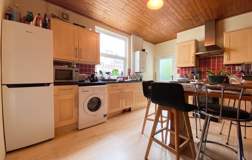 Roath, Plasnewydd, Cardiff - Image 1