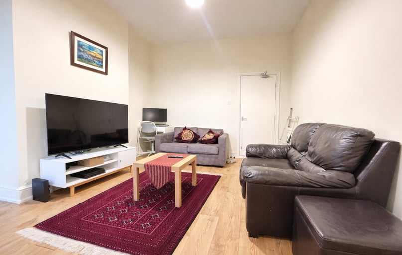 Roath, Plasnewydd, Cardiff - Image 1