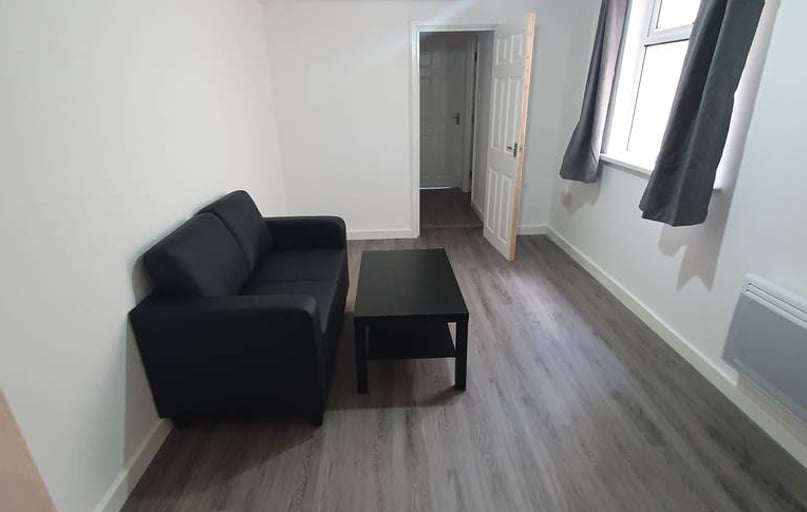  2, 18, Cathays, Cardiff - Image 1