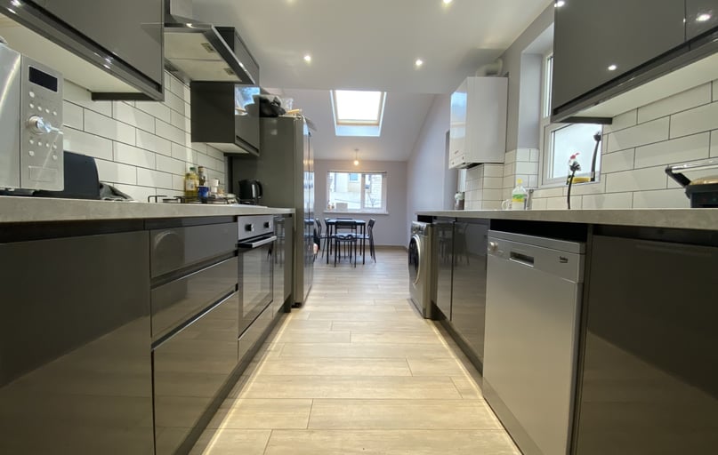 Cathays, Plasnewydd, Cardiff - Image 1
