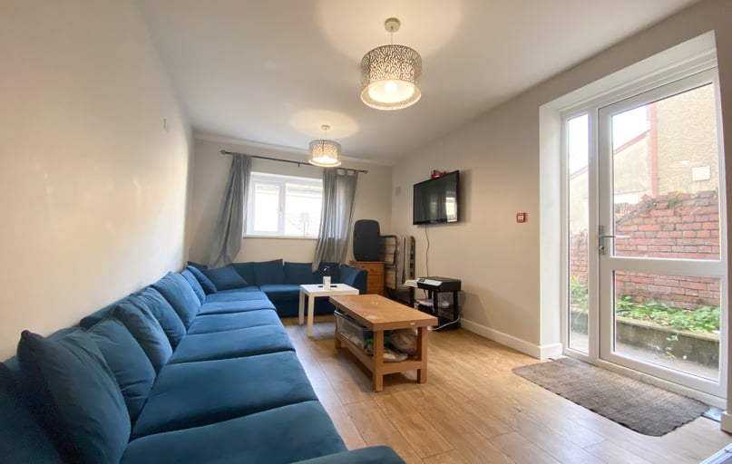 Cathays, Plasnewydd, Cardiff - Image 1