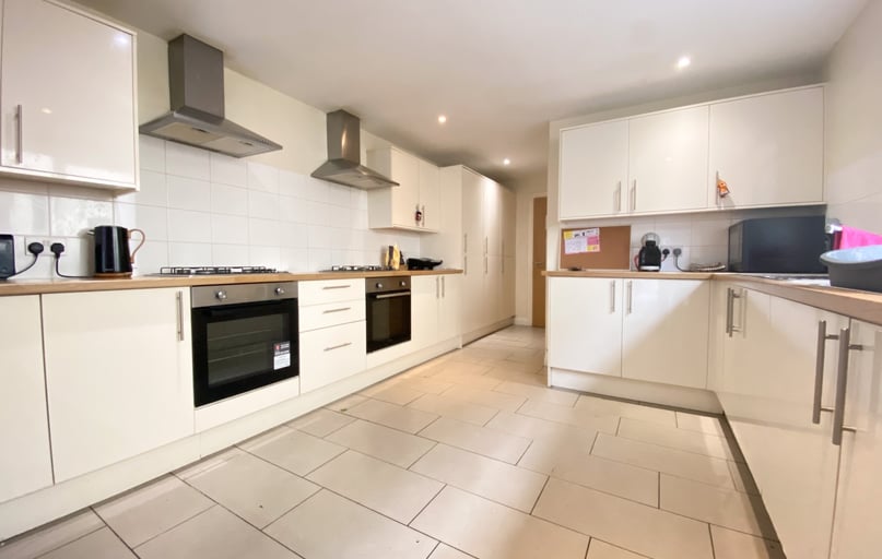 Cathays, Plasnewydd, Cardiff - Image 1