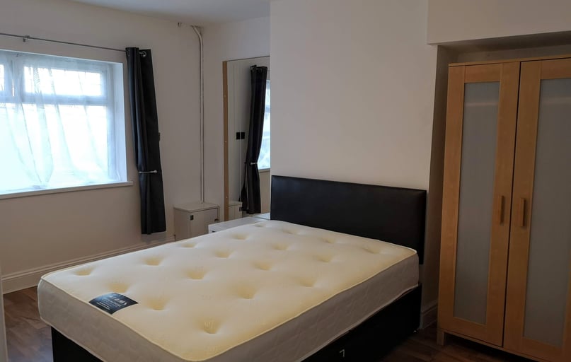 Port Tennant, Swansea - Image 1