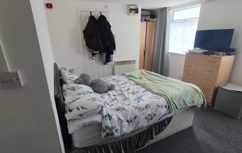  4, 18, Cathays, Cardiff - Image 1