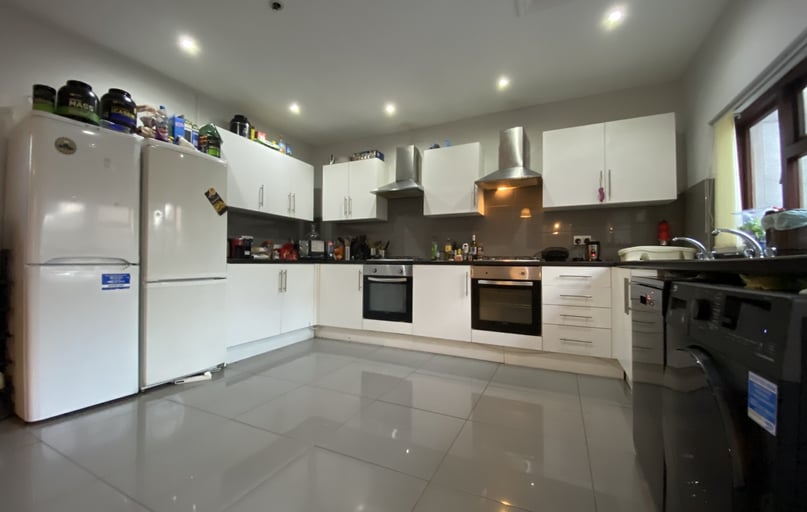 Cathays, Cardiff - Image 1