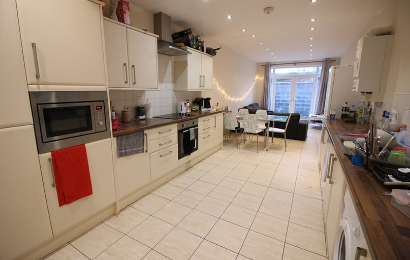 Cathays, Plasnewydd, Cardiff - Image 1