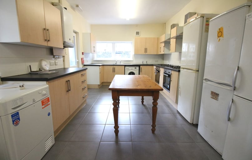 Cathays, Plasnewydd, Cardiff - Image 1