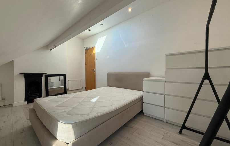 Roath, Plasnewydd, Cardiff - Image 1