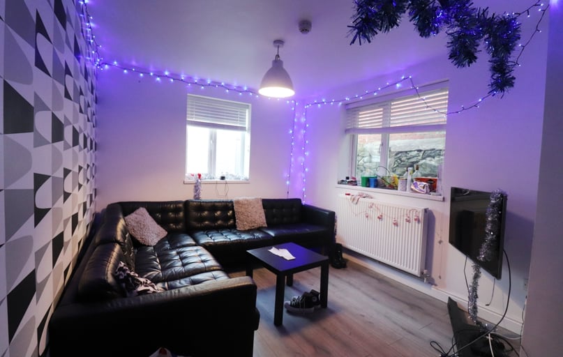 Cathays, Cardiff - Image 1