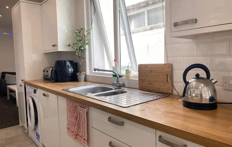 Cathays, Plasnewydd, Cardiff - Image 1