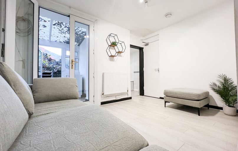 Cathays, Cardiff - Image 1