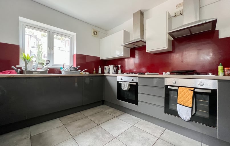 Cathays, Plasnewydd, Cardiff - Image 1