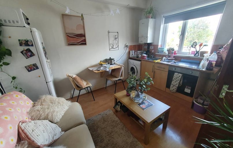  16, Cathays, Cardiff - Image 1