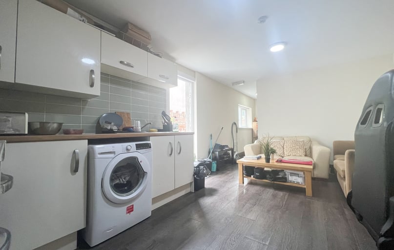 Roath, Cathays, Cardiff - Image 1