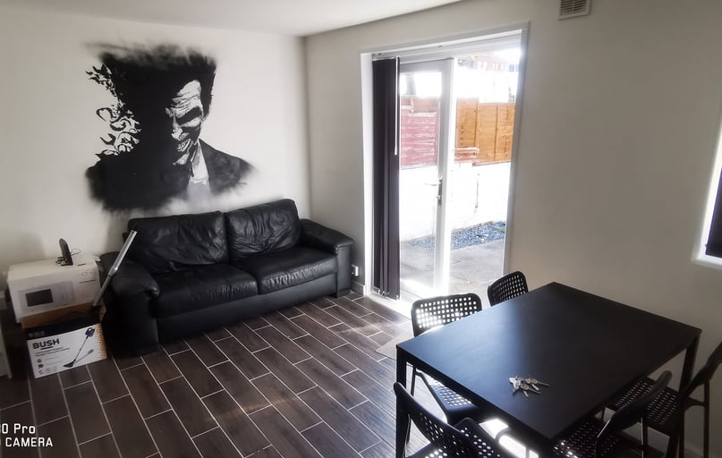 Port Tennant, Swansea - Image 1