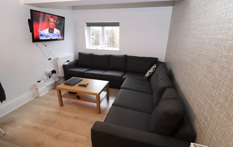 Roath, Plasnewydd, Cardiff - Image 1