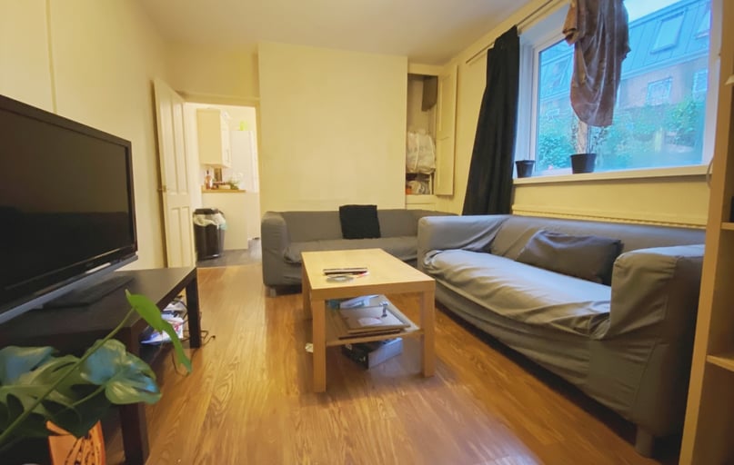 Cathays, Plasnewydd, Cardiff - Image 1