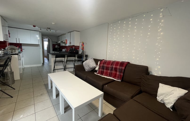 Cathays, Cardiff - Image 1