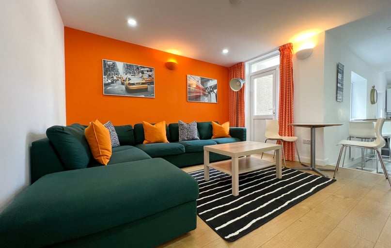 Cathays, Plasnewydd, Cardiff - Image 1