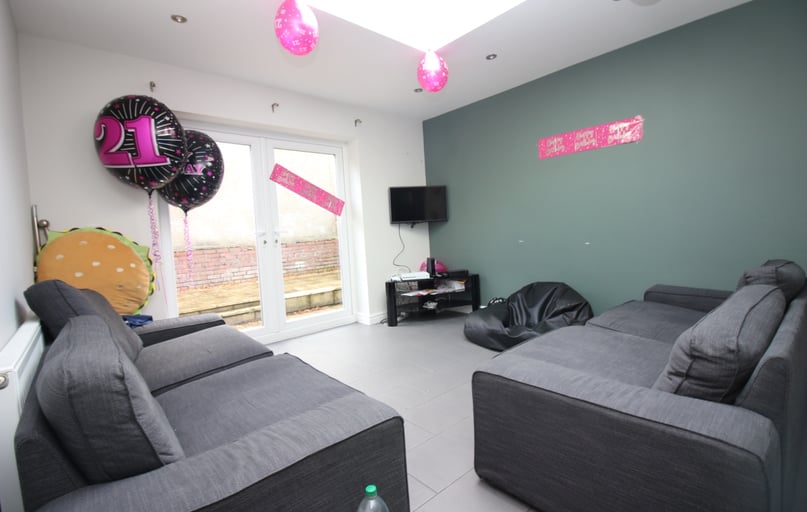 Cathays, Plasnewydd, Cardiff - Image 1
