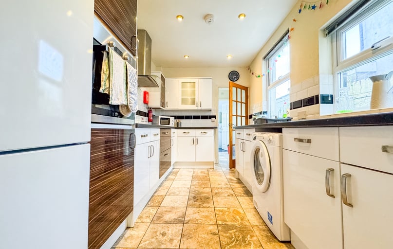Roath, Plasnewydd, Cardiff - Image 1