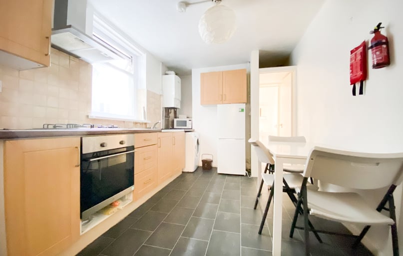 Roath, Plasnewydd, Cardiff - Image 1