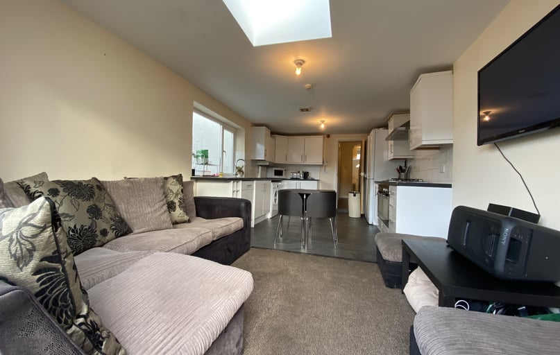 Cathays, Plasnewydd, Cardiff - Image 1
