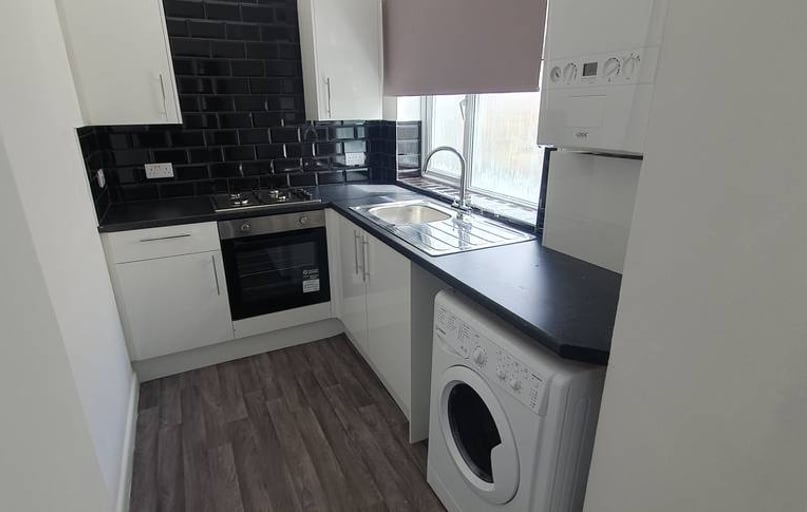  2, 18, Cathays, Cardiff - Image 1