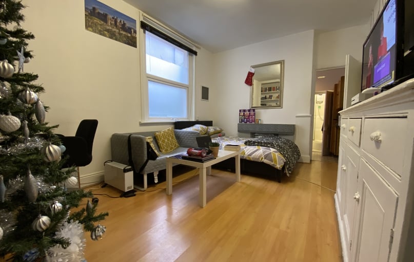 Cathays, Cardiff - Image 1