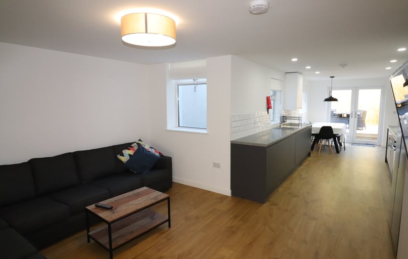 Cathays, Plasnewydd, Cardiff - Image 1