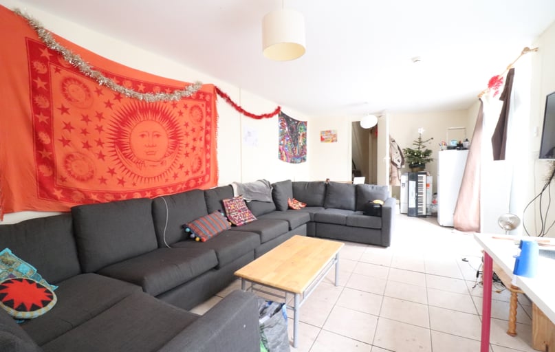 Cathays, Plasnewydd, Cardiff - Image 1