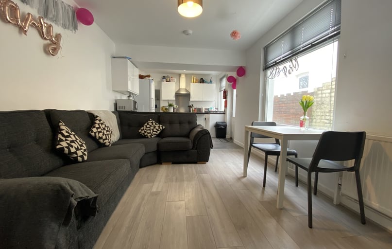 Roath, Cathays, Cardiff - Image 1