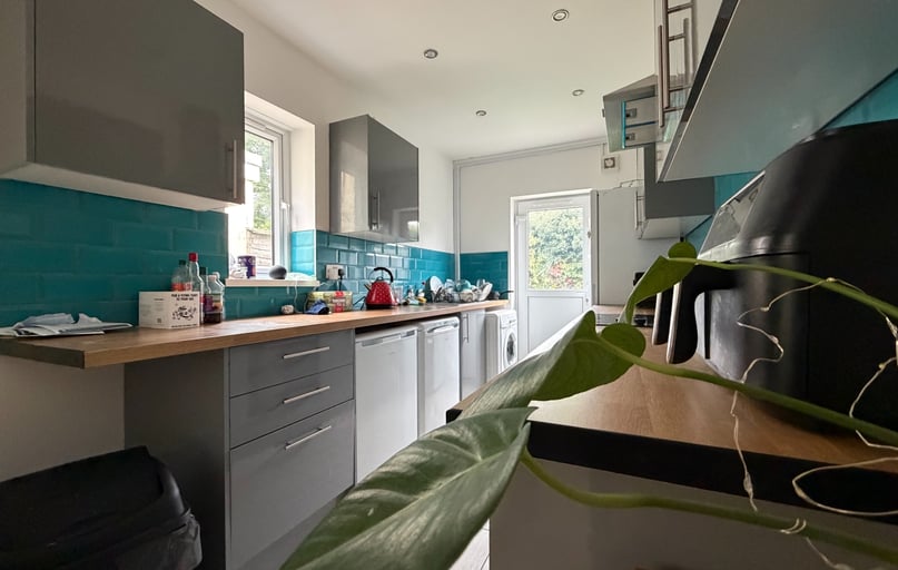Cathays, Plasnewydd, Cardiff - Image 1