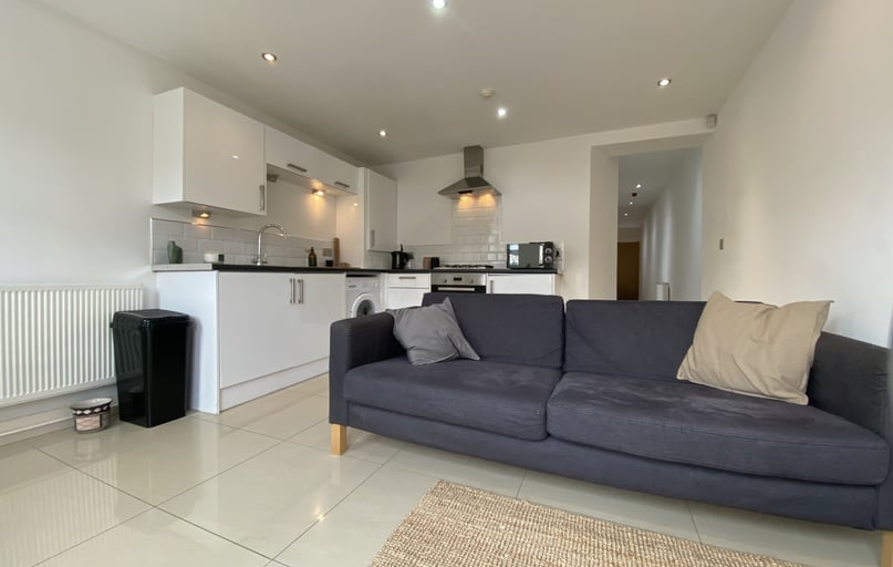 Roath, Plasnewydd, Cardiff - Image 1