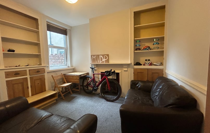 Roath, Cathays, Cardiff - Image 1