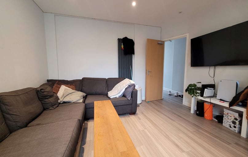Cathays, Plasnewydd, Cardiff - Image 1