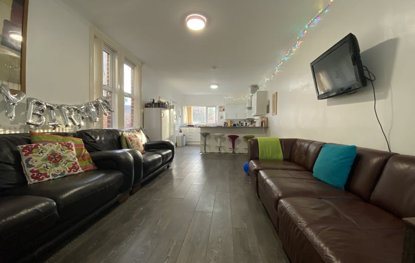 Roath, Plasnewydd, Cardiff - Image 1