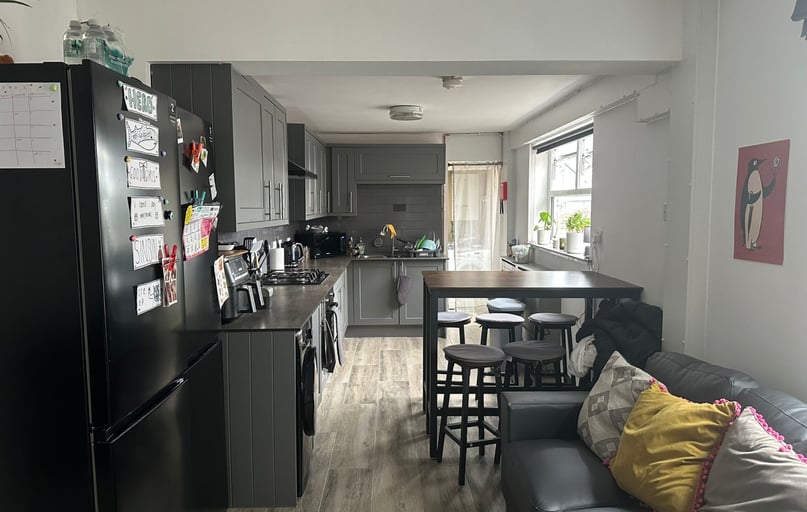 Cathays, Cardiff - Image 1