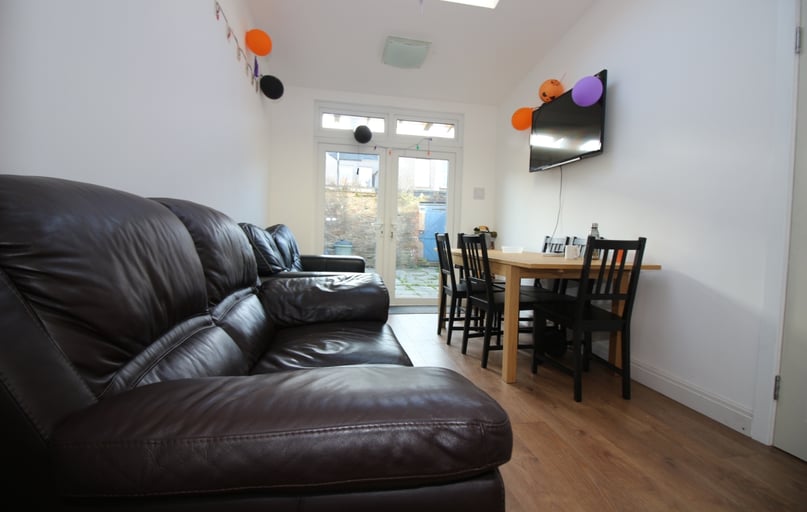 Cathays, Cardiff - Image 1