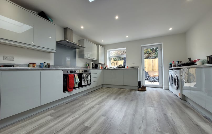 Cathays, Plasnewydd, Cardiff - Image 1